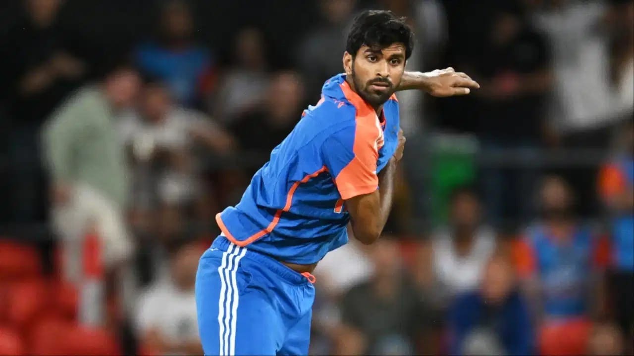 तर टीम इंडियासाठी सर्वात कमी वयात टी 20i पदार्पणाचा विक्रम हा ऑलराउंडर वॉशिंग्टन सुंदर याच्या नावावर आहे. सुंदरने 24 डिसेंबर 2017 रोजी श्रीलंकेविरुद्ध पदार्पण केलं होतं. सुंदरचं वय तेव्हा 18 वर्ष 180 दिवस इतकं होतं. (Photo Credit : PTI)
