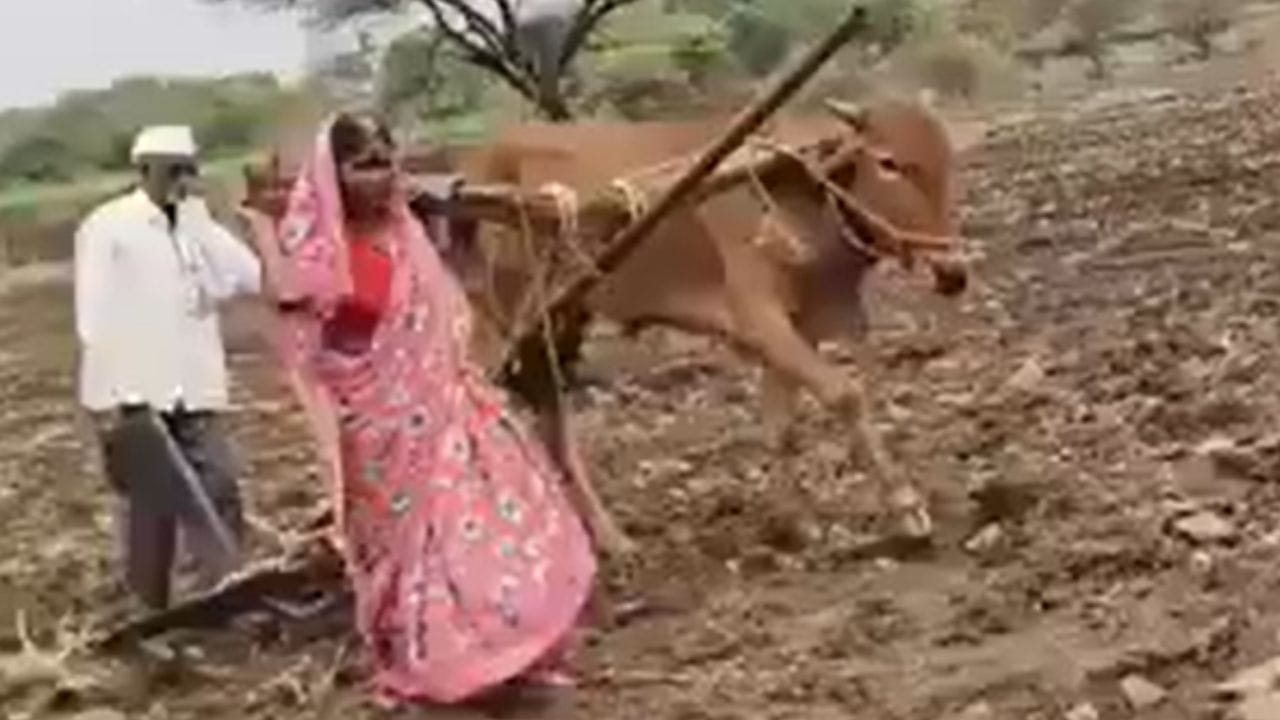 पुढे रोहित पवार यांनी, 'स्थानिक अधिकारी, लोकप्रतिनिधी, मंत्री महोदयांनी या घटनेची त्वरित दखल घेऊन या कुटुंबाला विशेष बाब म्हणून त्वरित मदत मिळवून द्यावी, अशी विनंती केली आहे.