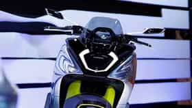 Yamaha चा मोठा धमाका! बाजारात आणणार नवी इलेक्ट्रिक स्पोर्ट्स बाईक.