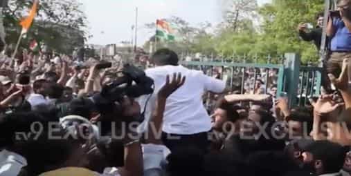 कॉकरोच जनता पार्टीकडून (सीजेपी) देशभरात आयोजित केल्या जाणाऱ्या आंदोलनाची जोरदार चर्चा होत आहे. नीट परीक्षेतील घोटाळ्याविरोधात हे आंदोलन केले जात आहे. 15 जून रोजी सीजेपीकडून राजस्थानमधील जयपूर येथे आंदोलन आयोजित करण्यात आले होते. या आंदोलनाला हजारोंच्या संख्येने तरुण, तरुणी उपस्थित होते.