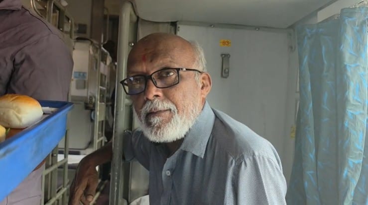 मांडवी एक्सप्रेस ही सकाळी ७.०५ वाजता छत्रपती शिवाजी टर्मिनस येथून सुटते आणि मडगावपर्यंत धावते. या गाडीच्या 3 E डब्यातील वातानुकूलित यंत्रणा ठप्प झाल्याने प्रवासी अक्षरश: गुदमरले आहेत. 