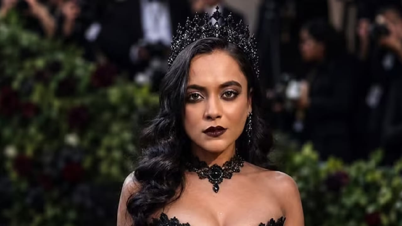 या घटनेनंतर दिग्दर्शकाशी तिचा वाद झाल्याचेही तिने सांगितले. तिच्या मते, दिग्दर्शकाने तिच्यावर आवाज चढवला, त्यानंतर तिनेही आपली भूमिका ठामपणे मांडली. वाद वाढल्यानंतर तिने शो अर्धवट सोडण्याचा निर्णय घेतला.