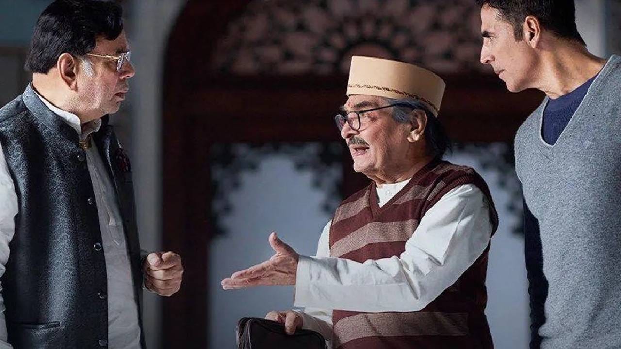 या चित्रपटाची कथा अक्षयच्या वडिलोपार्जित 350 वर्षे जुन्या हवेलीभोवती फिरते. मंगलपूर गावात असलेल्या या हवेलीत वधसूर नावाच्या राक्षसाचा वावर आहे, जो लग्नांमध्य अडथळे आणतो. लंडनमध्ये राहणारा आणि कर्जात बुडालेला अक्षय कुमार मंगलपूरमधील वडिलोपार्जित वाडा शोधून काढतो.
