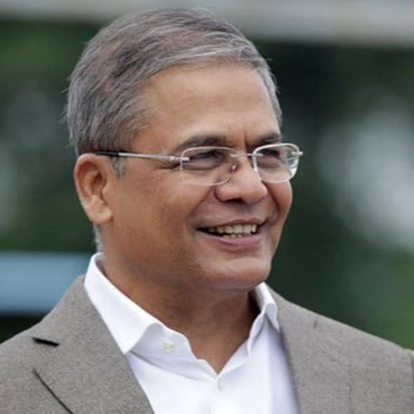 विधान परिषदेच्या 17 पैकी 11 जागांवरील उमेदवारांची यादी भाजपने रविवारी जाहीर केली. राष्ट्रवादीच्या खासदार सुप्रिया सुळे यांचे व्याही अरुण लखानी यांना वर्धा- चंद्रपूर- गडचिरोली मतदारसंघातून उमेदवारी जाहीर करण्यात आली. उद्योगपती लखानी हे भाजपचे पदाधिकारी आहेत.
