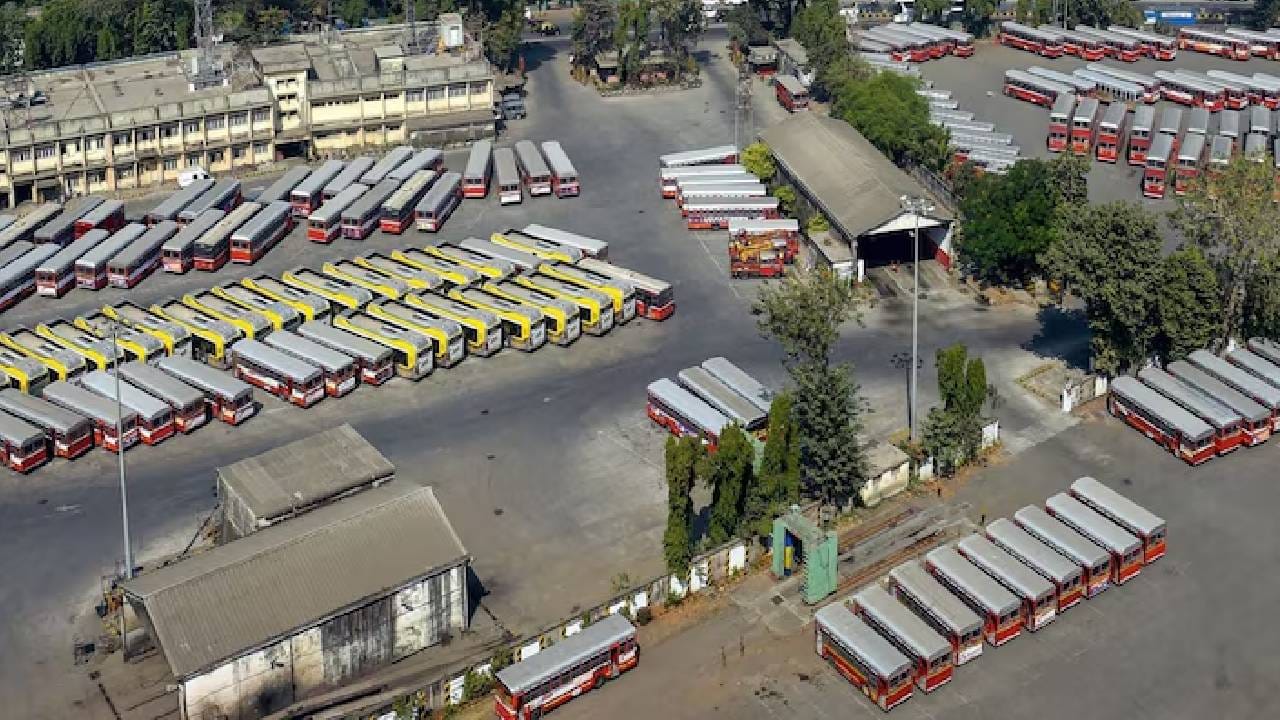 BEST Employees Strike : बेस्टचा संप कायम, प्रवाशांचे मात्र हाल, वाट पाहून थकले, सर्वसामान्यांना मोठा फटका BEST Employees Strike : बेस्टचा संप कायम, प्रवाशांचे मात्र हाल, वाट पाहून थकले, सर्वसामान्यांना मोठा फटका