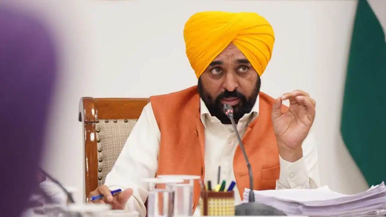 महाराष्ट्रानंतर आता पंजाबमध्ये खळबळ! थेट मुख्यमंत्री देणार राजीनामा? पडद्यामागे...काहीतरी मोठं घडणार? महाराष्ट्रानंतर आता पंजाबमध्ये खळबळ! थेट मुख्यमंत्री देणार राजीनामा? पडद्यामागे...काहीतरी मोठं घडणार?