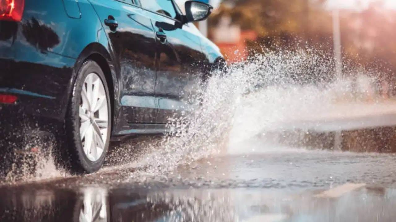 Monsoon Car Care: पावसाळ्यापूर्वी कारमध्ये करा 'हे' 6 महत्त्वाचे बदल; प्रवासात कधीच येणार नाही अडचण Monsoon Car Care: पावसाळ्यापूर्वी कारमध्ये करा 'हे' 6 महत्त्वाचे बदल; प्रवासात कधीच येणार नाही अडचण