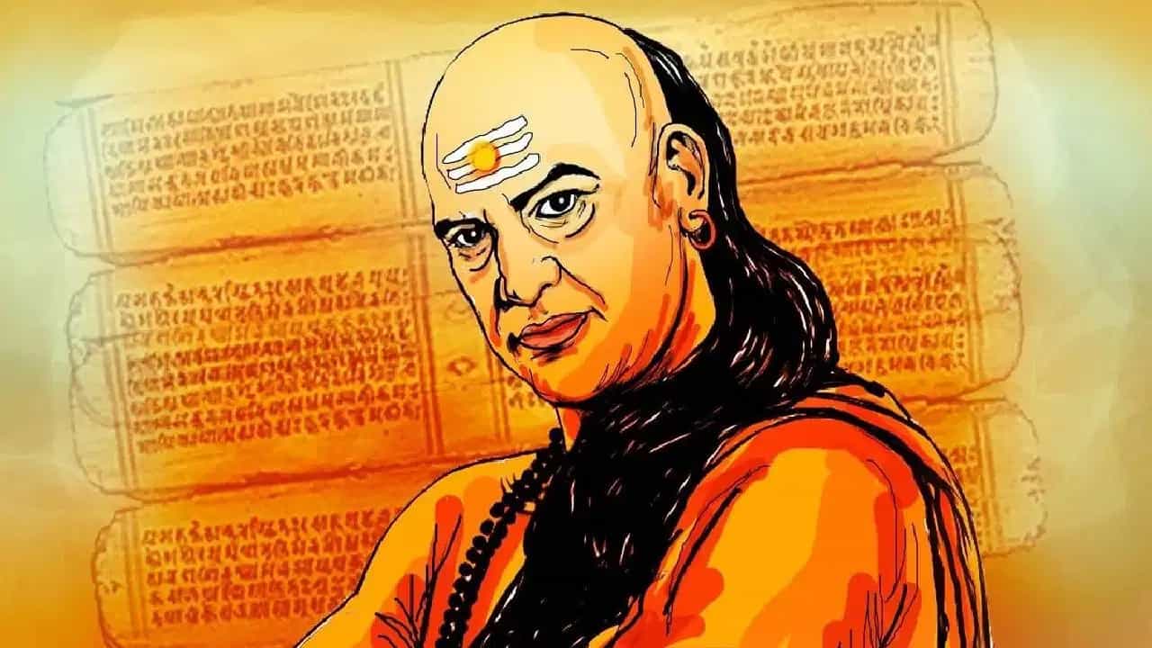 आचार्य चाणक्य सांगतात, या सवयी आजच सोडा, नाहीतर आयुष्यभर गरीबच राहाल