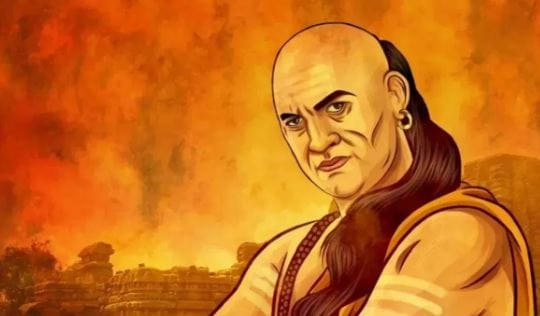 व्यर्थ बडबड आणि निंदा करण्याची सवय ही खूप संहरक असते. या दोन सवयींमुळे तुमचाच नाश होऊ शकतो. त्यामुळे कारण नसताना बडबड करू नये. तसेच कोणत्याही व्यक्तीची निंदा करू नये, असे चाणक्य नीती सांगते. या दोन चुका टाळल्या तर तुमच्या प्रगतीची दारे खुली होतात.