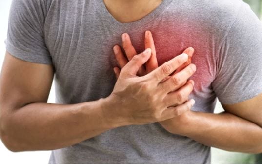 सामान्य लिपीड प्रोफाईल टेस्टमध्ये Lipoprotein(a) या घटकाचे प्रमाण किती आहे, हे समजत नाही. त्यामुळेच रिपोर्ट तर सामान्य येतात. परंतु भविष्यात हृदयविकाराचा झटका येण्याची शक्यता मात्र कायम असते. त्यामुळेच योग्य काळजी घ्यावी, असे आवाहन केले जाते. (टीप- या लेखातील सर्व माहिती ही प्राथमिक स्वरुपाची आहे. सविस्तर माहितीसाठी किंवा कोणताही प्रयोग करण्याआधी त्या-त्या क्षेत्रातील तज्ज्ञांशी संपर्क साधावा) 