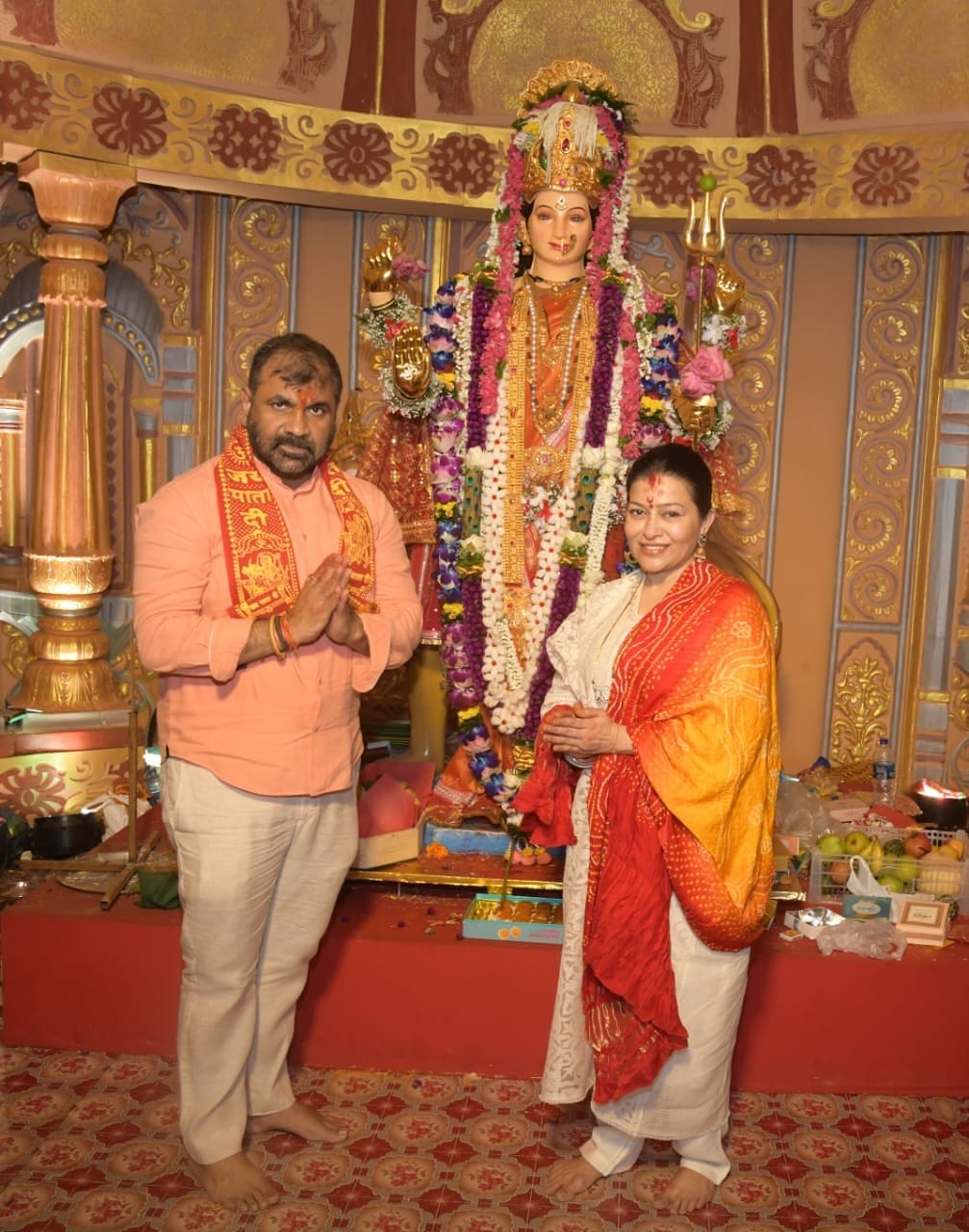 सचिन अहिर आणि संगीता यांना एक मुलगी असून तिचं नाव ऐश्वर्या आहे. 2002 साली मुलीचा जन्म झाला. मुलीचं शिक्षण लंडनला झालं. तिथे ती पॉलिटिकल सायन्स विषयात करिअर घडवत आहे. सचिन आणि संगीता अहिर एकाच शाळेत होते. पुढे त्यांचे मार्ग वेगळे झाले. पण नंतर एका कार्यक्रमात भेट झाली. पुन्हा गाठीभेटी वाढल्या. मग दोघांनी लग्नाचा निर्णय घेतला. 
