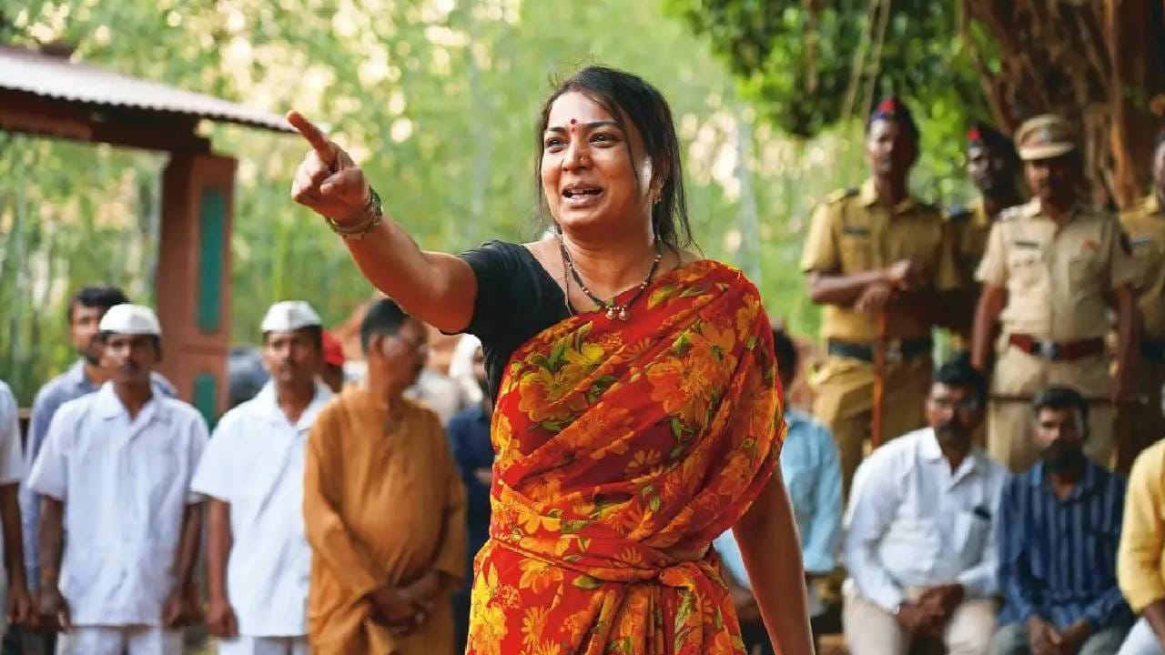 'देऊळ बंद 2' या चित्रपटाने प्रदर्शनाच्या 23 व्या दिवशी 1.27 कोटी रुपयांचा गल्ला जमवला आहे. 22 व्या दिवसाच्या तुलनेत या चित्रपटाच्या कलेक्शनमध्ये 49 टक्क्यांची वाढ पहायला मिळाली. शुक्रवारी म्हणजेच 22 व्या दिवशी या चित्रपटाने 85 लाख रुपये कमावले होते. आतापर्यंत या चित्रपटाच्या नेट कलेक्शनचा आकडा 65.02 कोटी रुपयांवर पोहोचला आहे.