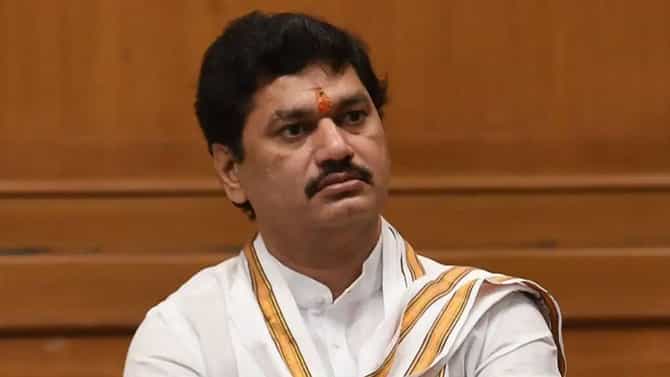 मोठी बातमी! धनंजय मुंडे पुन्हा अडचणीत, ते प्रकरण भोवणार? गुन्हा दाखल करण्याची मागणी