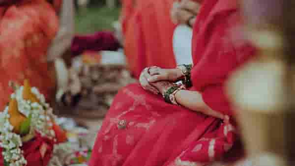 दुसऱ्या लग्नाआधी अभिनेत्रीने मागितली सावत्र मुलीची परवानगी; आजही तिला म्हणत नाही आई