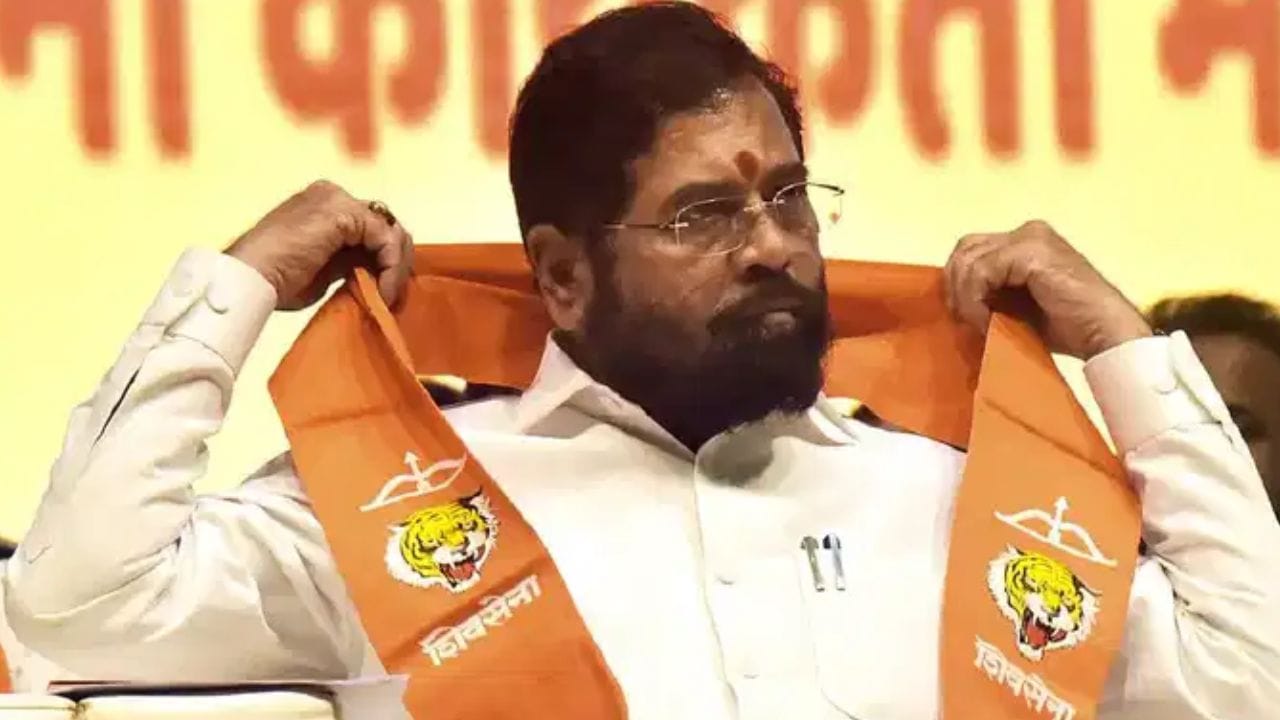 मोठी बातमी! एकनाथ शिंदे मुख्यमंत्री होणार? राज्यात घडामोडींना वेग, बड्या नेत्यानं सगळंच सांगितलं मोठी बातमी! एकनाथ शिंदे मुख्यमंत्री होणार? राज्यात घडामोडींना वेग, बड्या नेत्यानं सगळंच सांगितलं