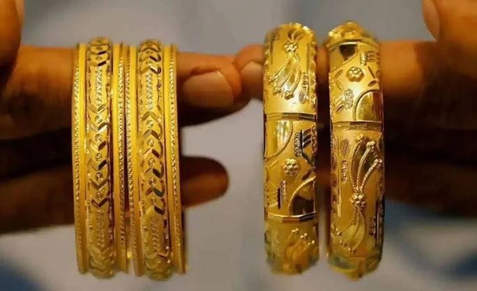(टीप- वरच्या लेखात दिलेली माहिती ही प्राथमिक स्वरुपाची आहे. या लेखाच्या माध्यमातून गुंतवणूक करण्याचा सल्ला दिलेला नाही. कुठेही प्रत्यक्ष वा अप्रत्यक्ष गुंतवणूक करायची असेल किंवा कोणताही आर्थिक निर्णय घ्यायचा असेल तर त्या-त्या क्षेत्रातील तज्ज्ञांचा सल्ला जरूर घ्या) 