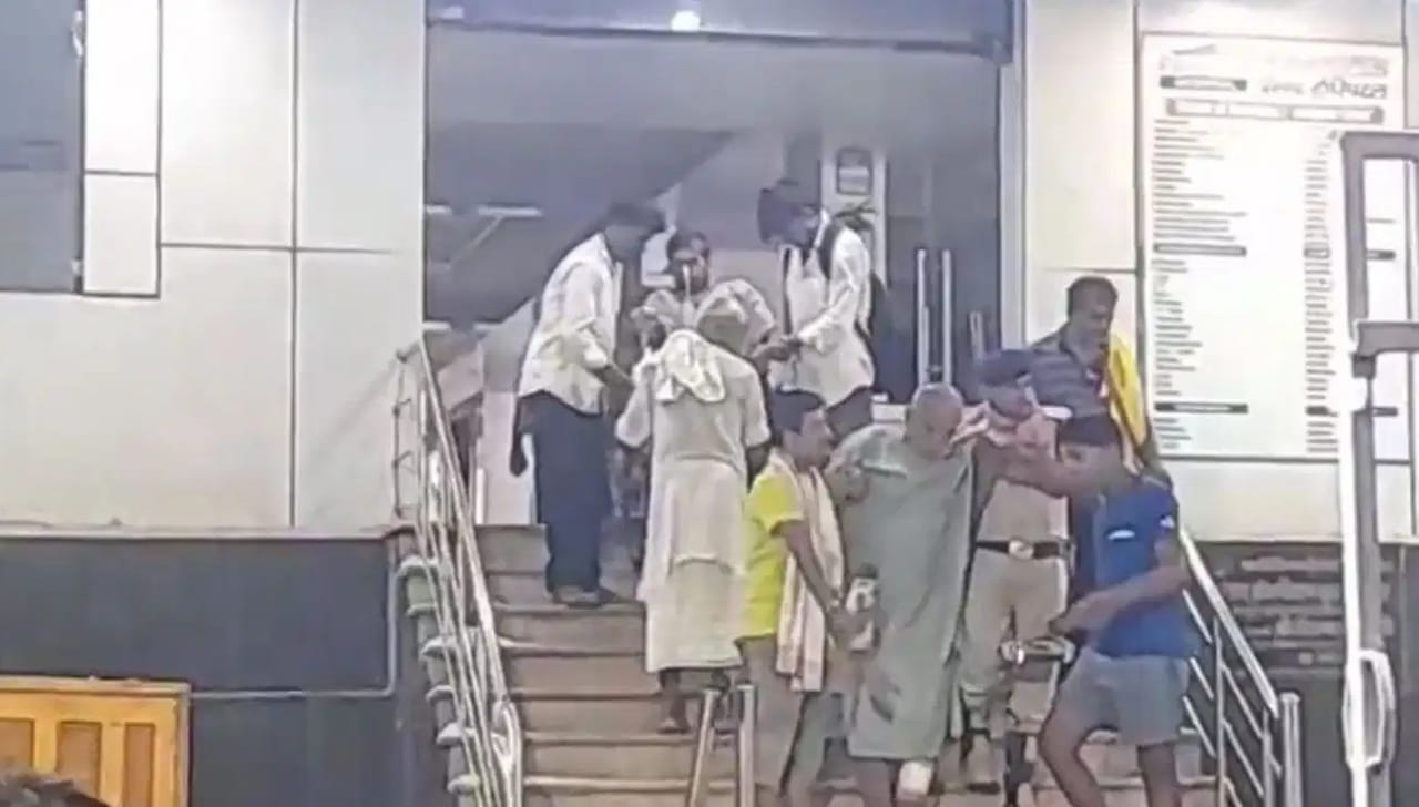देशात अग्नितांडव सुरुच, प्रसिद्ध रुग्णालयाच्या ICU ला भीषण आग, 3 रुग्णांचा होरपळून अंत