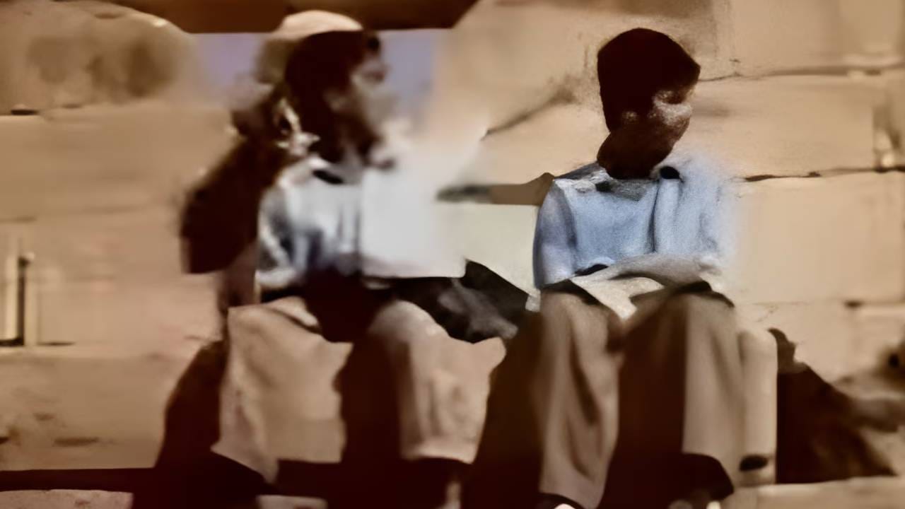 हे सुंदर गाणे वर्ष २००० च्या सुरुवातीला रिलीज झाले होते, ज्याला प्रसिद्ध गायक शान यांनी आपली आवाज दिला होता. त्याचे बोल महबूब यांनी लिहिले होते आणि संगीतकार त्रयी शंकर-एहसान-लॉय यांनी संगीत तयार केले होते. कनिका आणि बाला यांनी दिग्दर्शन केले होते. खास गोष्ट ही की हे गाणे त्या काळात मुलांमध्ये खूप प्रसिद्ध झाले होते. या संपूर्ण व्हिडिओचे निर्माण भारतबाला प्रोडक्शन्सकडून करण्यात आले होते, ज्यात मुलांच्या उत्साहाला छान कॅमेऱ्यात कैद करण्यात आले होते. या अभियानामागे अटल बिहारी वाजपेयी जींचा हात होता. त्यांनीच शिक्षणाला प्रोत्साहन देण्यासाठी ‘स्कूल चले हम’ अभियान सुरू केले होते.