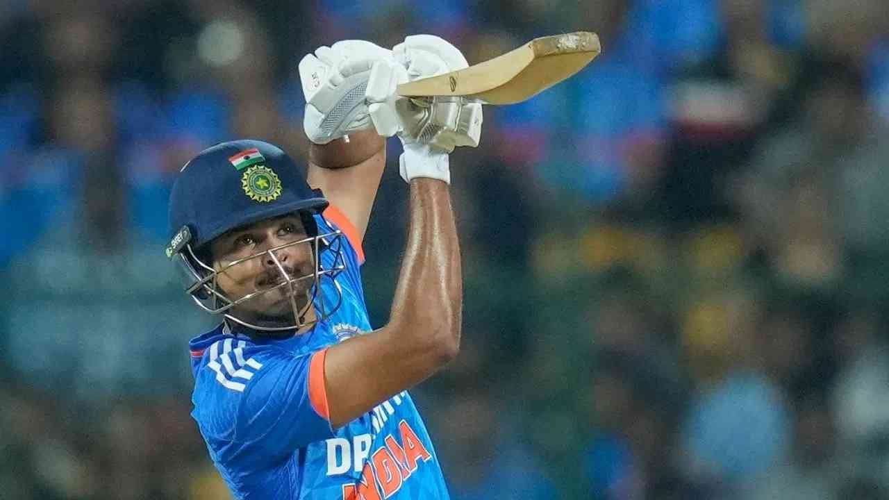 अय्यर पहिल्याच सामन्यात वेगवान 3000 धावा बनवण्याचा रेकॉर्ड करु शकतो. श्रेयस अय्यरने पहिल्या सामन्यात 23 धावा केल्या, तर तो या टप्प्यावर पोहोचेल. (Photo: PTI)
