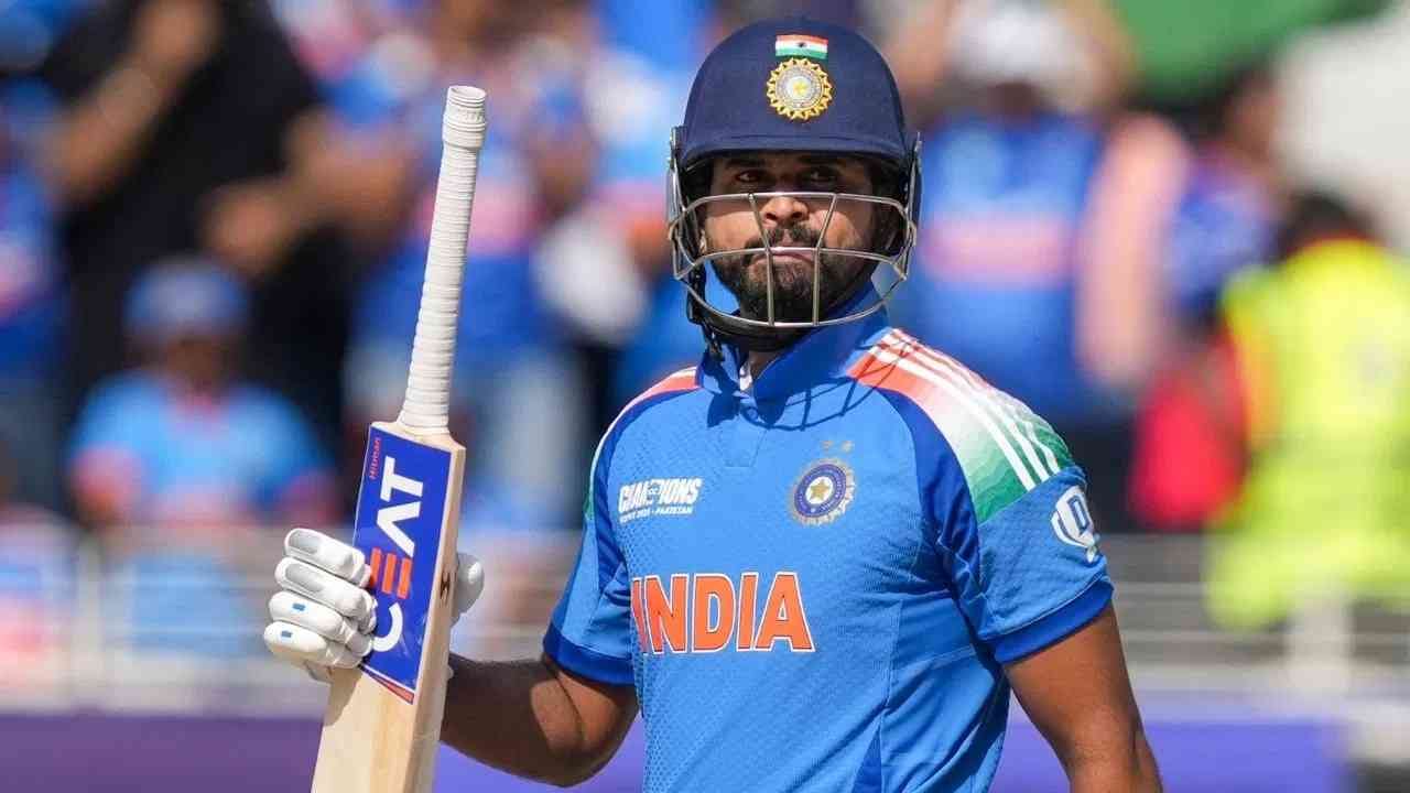 भारत आणि अफगाणिस्तानात आज 13 जूनपासून वनडे सीरीज सुरु होत आहे. पहिला सामना धर्मशाळा येथे होणार आहे. या सीरीजमध्ये विराट कोहली नाहीय. रोहित शर्मा, शुबमन गिल आणि श्रेयस अय्यर या फलंदाजांना जास्तीत जास्त धावा कराव्या लागतील. (Photo: PTI)