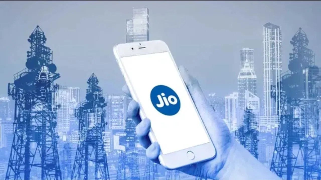 रिलायन्स जिओ कंपनीकडे स्वस्तातील प्लान ते प्रिमियम असे विविध प्रकारचे डेटा प्लान उपलब्ध आहेत. जास्तीत जास्त लोकांना आपल्या नेटवर्कशी जोडण्याकडे कंपनीचे लक्ष केंद्रित आहे.