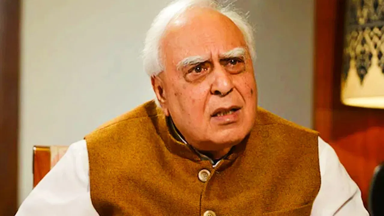 भारतात राहण्याची लाज वाटते... बड्या नेत्याचं धक्कादायक विधान; भाजपने थेट... भारतात राहण्याची लाज वाटते... बड्या नेत्याचं धक्कादायक विधान; भाजपने थेट...