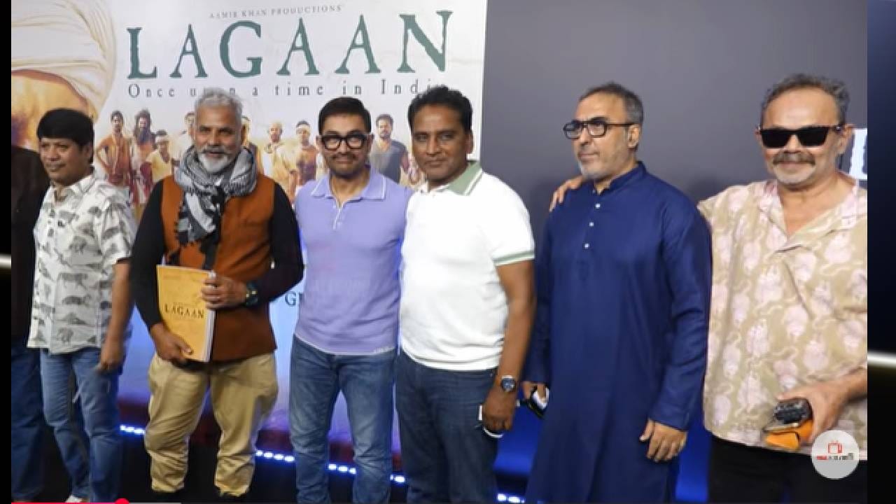 मि. परफेक्शनिस्ट आमिर खान याचा प्रचंड गाजलेला 'लगान' चित्रपट सर्वांनाचा आठवत असेल. अनेकांनी तो पाहिला. आमिर खान प्रॉडक्शनच्या अंतर्गत बनलेला हाचित्रपट रिलीज होऊन 12 जूनला 25 वर्ष पूर्ण झाली. यानिमित्ताने आमिर खानच्या प्रॉडक्शनतर्फे एक खास पार्टी आयोजित करण्यात आली होती. (Photo : Social Media)