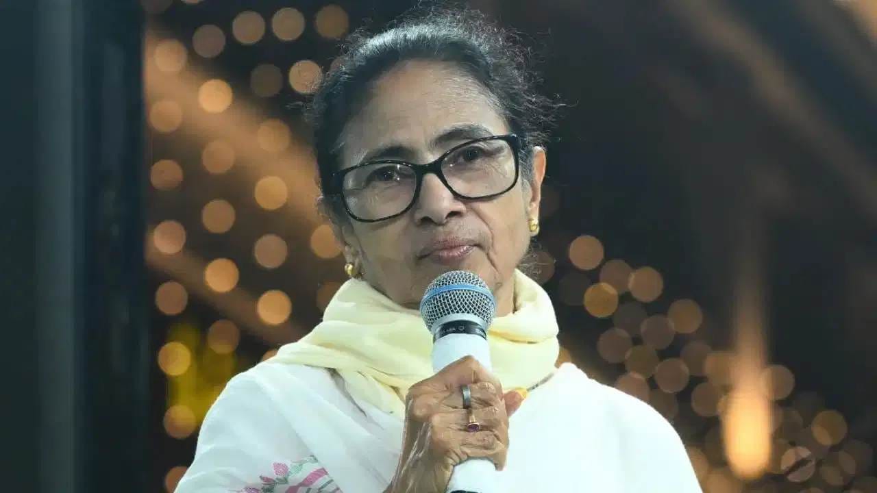 तृणमूलचे 59 आमदार फूटणार? ममता बॅनर्जींचा तडकाफडकी मोठा निर्णय, बंगालच्या राजकारणात भूकंप!