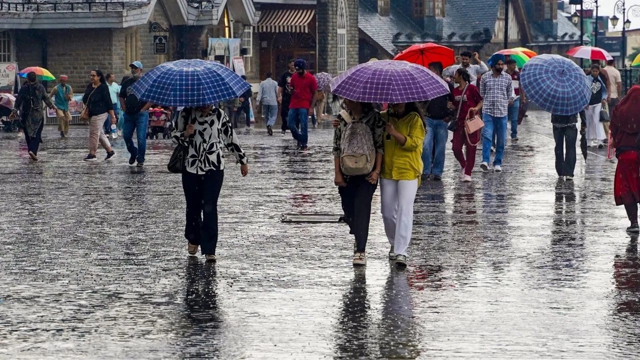 महाराष्ट्रात आला, पण पडायचं नावच नाही, कुठे रेंगाळला पाऊस? यंदा देशात फक्त... का ओढावलं असं संकट? महाराष्ट्रात आला, पण पडायचं नावच नाही, कुठे रेंगाळला पाऊस? यंदा देशात फक्त... का ओढावलं असं संकट?