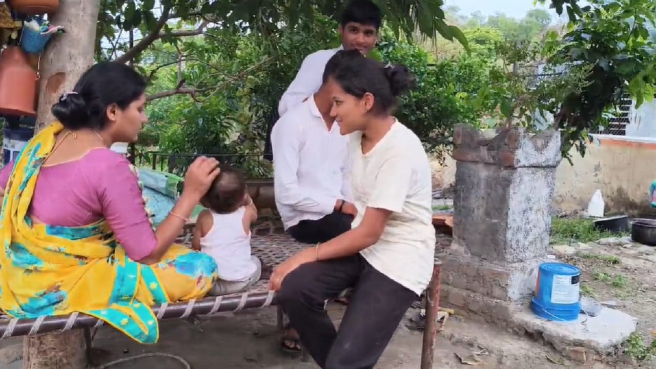  जिवाचीवाडी हे डोंगरात वसलेले एक खेडेगाव जिथे ऊसतोड कामगारांच्या मुलींचे विवाह सुरक्षेच्या कारणास्तव बालपणातच लावून दिले जातात, तिथे उषा, अर्चना, गितांजली, शितल या चार बहिणींनी वेगळे उदाहरण निर्माण केले आहे. आई-वडील आजही ऊस तोडीचे काम करतात हालाखीची परिस्थिती असताना चारही बहिणींनी जिद्द आणि चिकाटीच्या जोरावर यश संपादन केले आहे.
