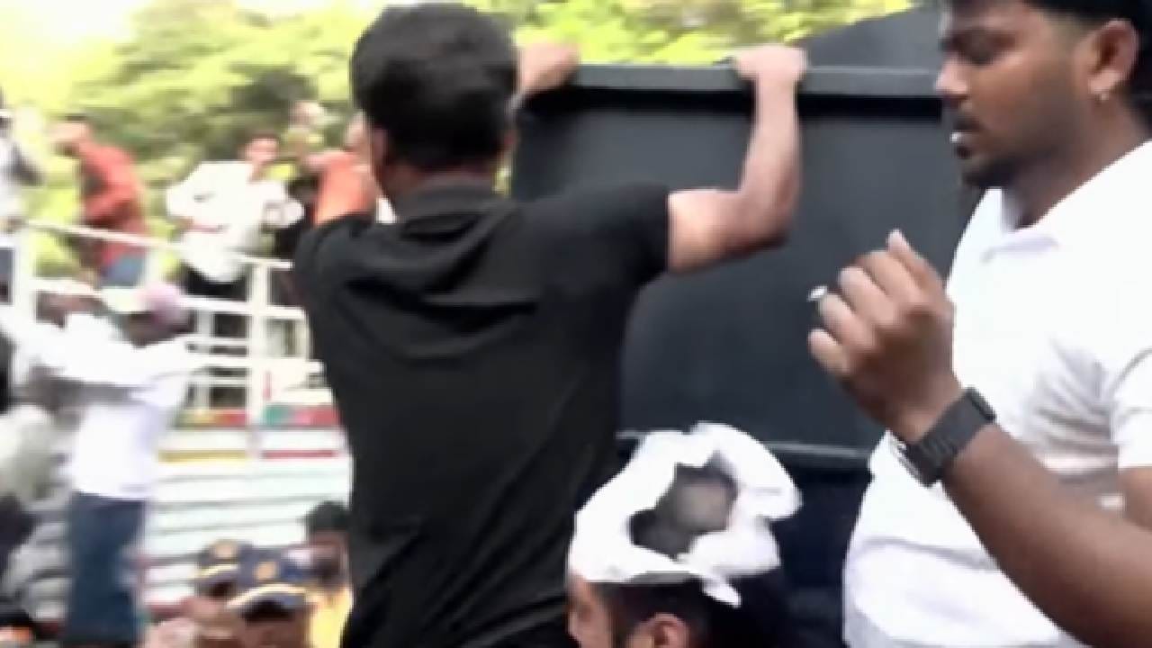 सरकारविरोधात घोषणाबाजी, युवक काँग्रेसच्या कार्यकर्त्यांना मुंबईत घेतलं ताब्यात, नीट पेपरफुटीविरोधात मोठे आंदोलन सरकारविरोधात घोषणाबाजी, युवक काँग्रेसच्या कार्यकर्त्यांना मुंबईत घेतलं ताब्यात, नीट पेपरफुटीविरोधात मोठे आंदोलन