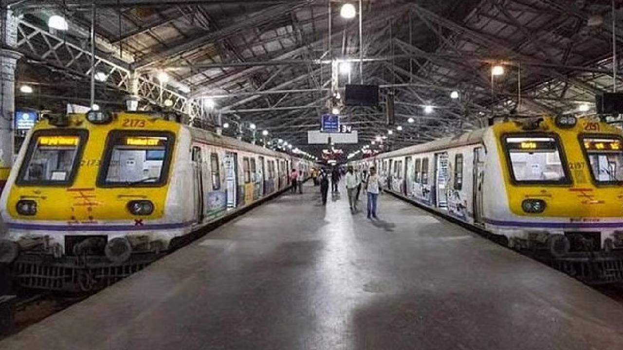 लोकलमध्ये रक्तरंजित थरार... दरवाजा बंद करायला सांगताच संताप, प्रवाशालाच भोसकलं; मुंबई हादरली लोकलमध्ये रक्तरंजित थरार... दरवाजा बंद करायला सांगताच संताप, प्रवाशालाच भोसकलं; मुंबई हादरली