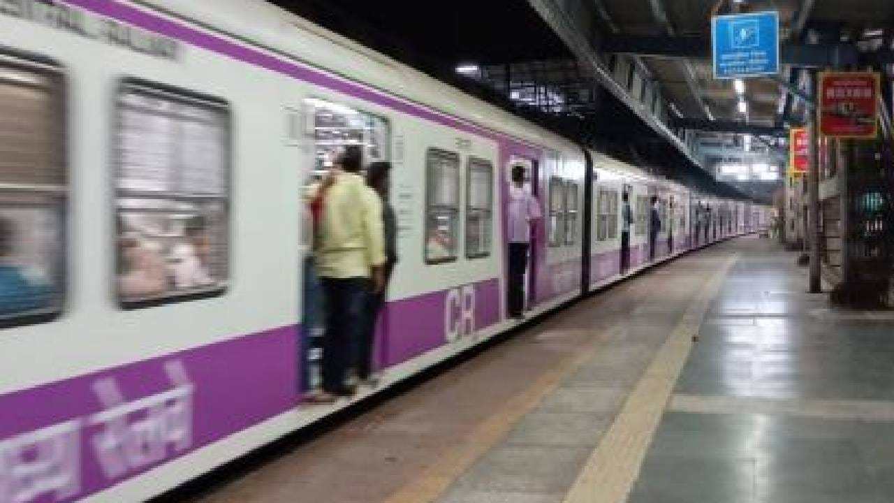 Mumbai News : धावत्या ट्रेनमध्ये रक्तरंजित खेळ... मुसळधार पावसात फर्स्टक्लासच्या डब्यात काय घडलं ? प्रवाशाला भोसकणारा तो.. Mumbai News : धावत्या ट्रेनमध्ये रक्तरंजित खेळ... मुसळधार पावसात फर्स्टक्लासच्या डब्यात काय घडलं ? प्रवाशाला भोसकणारा तो..