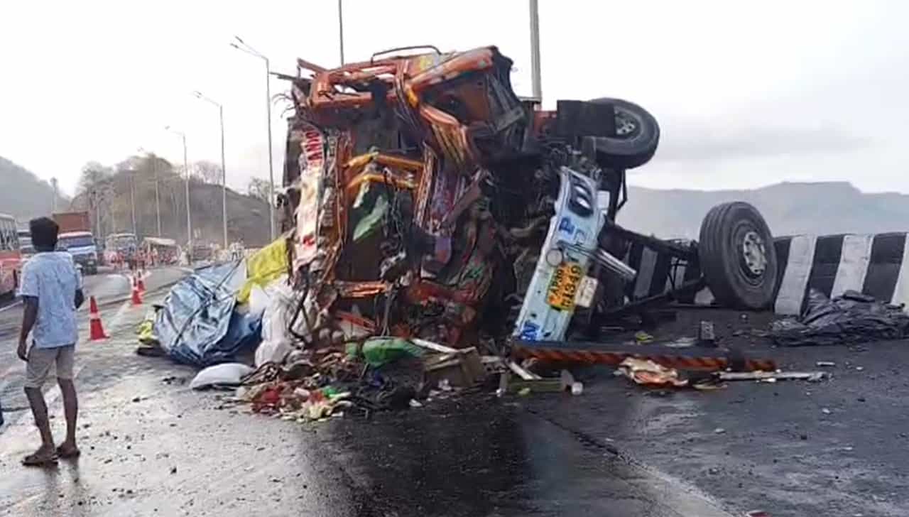 मुंबई-पुणे एक्सप्रेसवेवर काळजाचा ठोका चुकवणारा अपघात, 2 जणांचा जागीच अंत, नक्की काय घडलं?