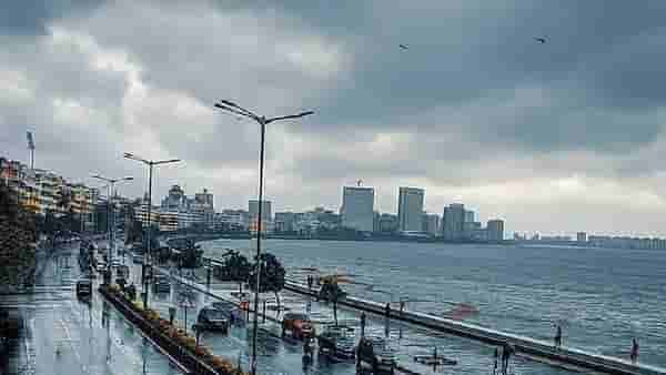 Monsoon Update : मुंबईत दिवसाच संध्याकाळ? काळेकुट्ट ढग जमले, गार हवा.. मान्सूनची अपडेट काय?