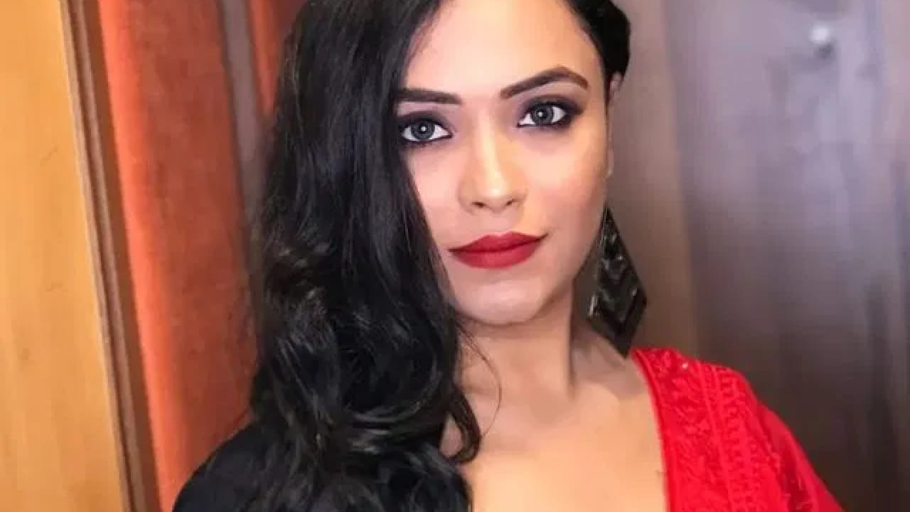एका मुलाखतीदरम्यान नेहलने सांगितले की, वेब सिरीज किंवा चित्रपटांमधील इंटिमेट सीन हे कलाकारांच्या इच्छेनुसार नाही तर कथानकाच्या गरजेनुसार आणि स्क्रिप्टनुसार लिहिले जातात. अशा सीनचे नियोजन अतिशय काळजीपूर्वक केले जाते.