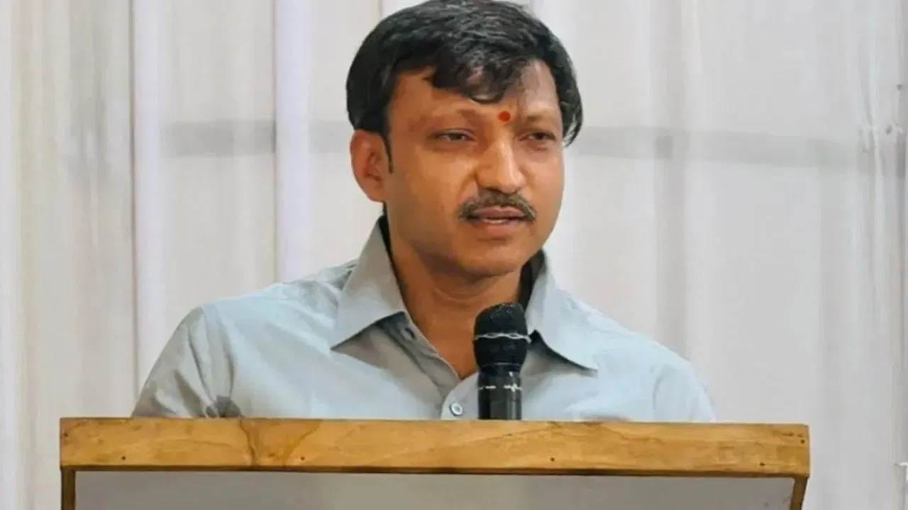 दिल्लीतून फोनवर बोलणं झालं अन्...पक्षबदलावर ओमराजेंची सर्वात मोठी माहिती; ईनसाईड स्टोरी समोर! दिल्लीतून फोनवर बोलणं झालं अन्...पक्षबदलावर ओमराजेंची सर्वात मोठी माहिती; ईनसाईड स्टोरी समोर!