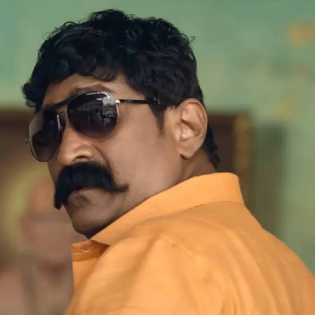 'देऊळ बंद 2' या चित्रपटाने पाच आठवड्यात 90.50 कोटी रुपयांची कमाई केली आहे. तर इतर देशांमधून 6.10 कोटी रुपये आणि तंबू शोमधून 2.10 कोटी रुपयांचा गल्ला जमवत एकूण कमाईचा आकडा 98.70 कोटी रुपयांवर पोहोचला आहे. त्यामुळे 100 कोटी रुपयांपासून हा फक्त दोनच पावलं दूर असल्याचं प्रवीण तरडेंनी म्हटलंय. 
