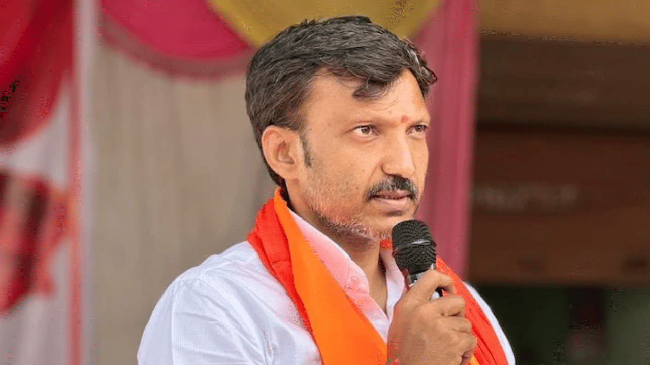 Omraje Nimbakakar | मी शिंदे गटात… ओमराजेंचा निर्णय बदलला? त्या एका विधानानं खळबळ