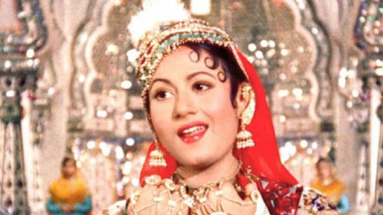भारतीय चित्रपटसृष्टीच्या इतिहासात काही चित्रपट आणि त्यामागील व्यक्तिमत्त्वे अजरामर ठरली आहेत. त्यापैकी एक नाव म्हणजे दिग्दर्शक के. आसिफ. त्यांच्या दिग्दर्शनाखाली तयार झालेला ‘मुगल-ए-आजम’ हा चित्रपट आजही भारतीय सिनेमातील सर्वात भव्य आणि ऐतिहासिक चित्रपटांपैकी एक मानला जातो.
