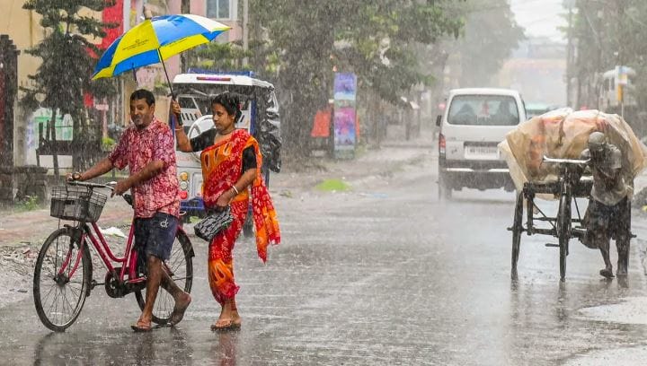 दरम्यान, शेतकऱ्यांनी पेरणीची घाई करू नये. दुबार पेरणीचे संकट येऊ नये यासाठी सरकारने दिलेल्या सूचनांचे पालन करावे, असे सरकारकडून सांगण्यात आले आहे. सरकारच्या मार्गदर्शक सूचनांकडे लक्ष द्यावे, असेही आवाहन सरकारने केले आहे. 