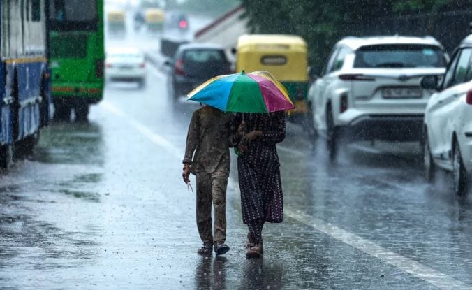 हवामान विभागाकडून अभ्यास करून रोज शेतकऱ्यांना पावसाबद्दल माहिती दिली जात आहे. सध्या ताज्या अंदाजानुसार राज्यात 24 जूननंतरच पावसाचा जोर वाढण्याची शक्यता आहे. राज्यात पुढच्या चार ते पाच दिवसांत तुरळक ठिकाणी पाऊस होऊ शकतो. 