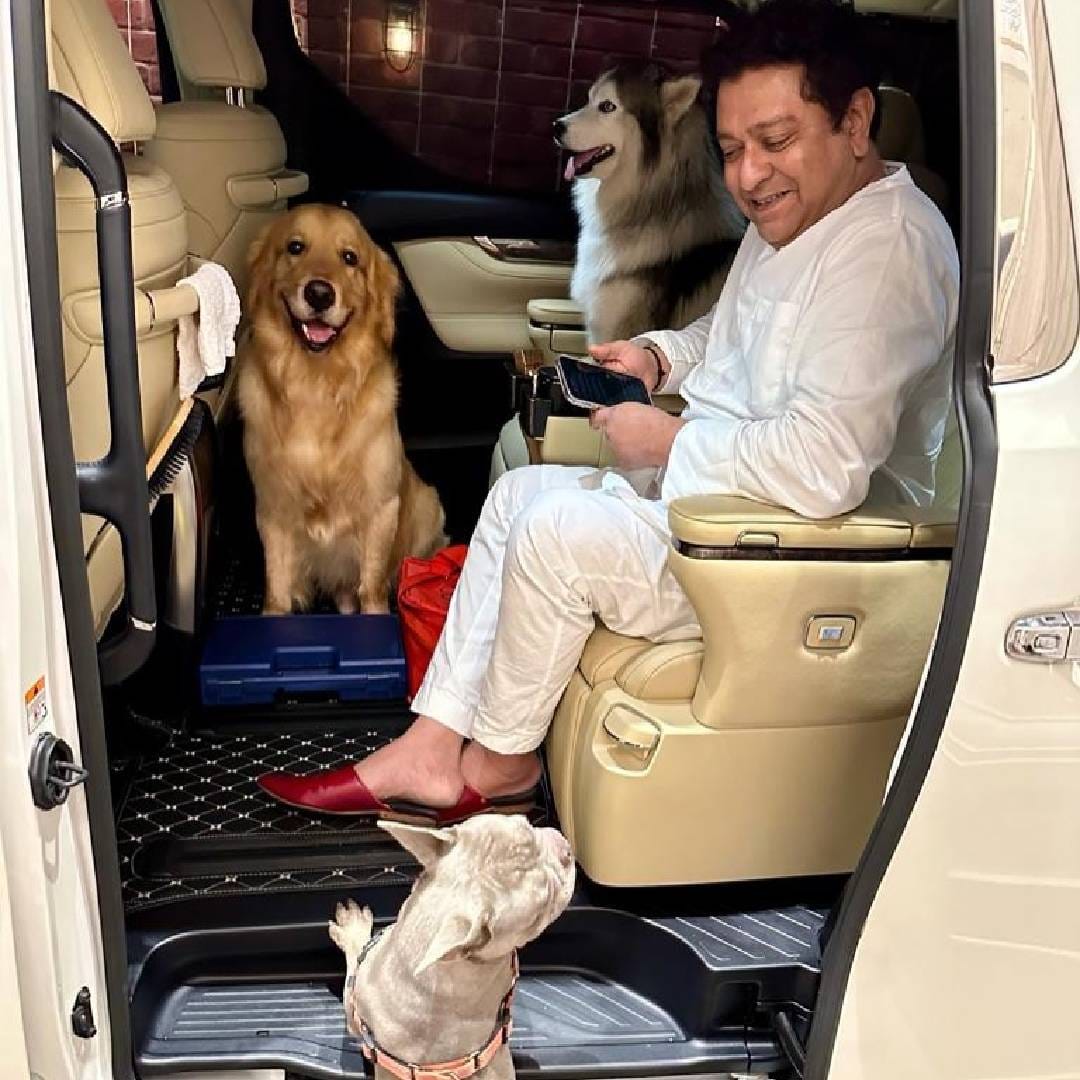 'तुम्ही महाराष्ट्रासाठी बघितलेलं स्वप्न लवकरच सत्यात उतरु दे, तुम्हाला निरोगी आयुष्य लाभू दे, कुठल्याही परिस्थितीशी दोन हात करण्याचं बळ तुम्हाला मिळूदे आणि राजकारणासारख्या रुक्ष वातावरणत स्वतःतील संवेदनशीलता जपता येऊ दे अशी तुमच्या वाढदिवसानिमित्त ईश्वराकडे प्रार्थना करते,' अशा शब्दांत तेजस्विनीने शुभेच्छा दिल्या आहेत.