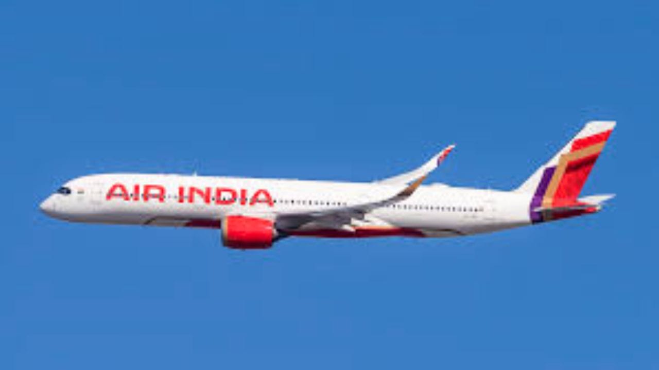 अमृतसरला जायचं होतं पण पोहोचलं पाकिस्तानला, Air India ची फ्लाईट रस्ताच चुकली; हवेत नेमकं काय घडलं? अमृतसरला जायचं होतं पण पोहोचलं पाकिस्तानला, Air India ची फ्लाईट रस्ताच चुकली; हवेत नेमकं काय घडलं?
