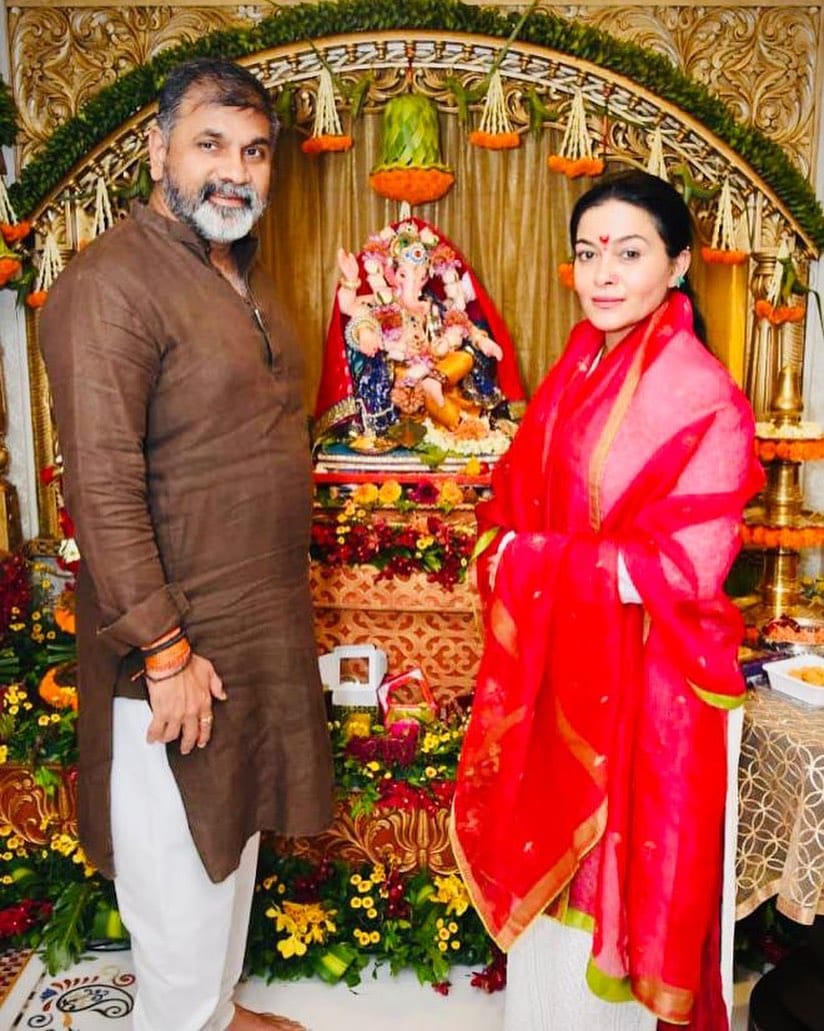 सचिन अहिर हे मूळचे कामगार क्षेत्रातले. अरुण गवळी यांचा भाच ही सुद्धा त्यांची एक ओळख. कामगार क्षेत्रात काम करताना त्यांनी राजकारणात प्रवेश केला. शरद पवार यांच्या पक्षाकडून ते आमदार, मंत्री झाले. राष्ट्रवादी काँग्रेसचें मुंबई शहर अध्यक्षपदही त्यांनी भूषवलं. 