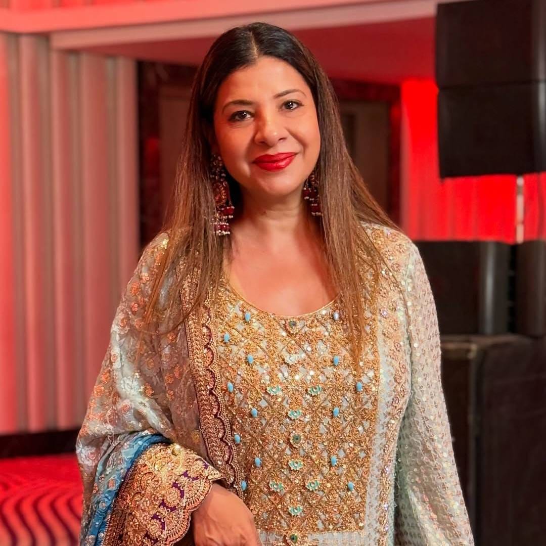 संभावनाने एप्रिल महिन्यात सरोगसीद्वारे प्रेग्नंसीची घोषणा केली होती. या दोघांनी 2026 मध्ये लग्न केलं होतं. लग्नापूर्वी दोघं जवळपास पाच वर्षे एकमेकांना डेट करत होते. लग्नानंतर संभावनाने प्रेग्नंसीसाठी खूप प्रयत्न केले होते. अखेर वयाच्या 45 व्या वर्षी ती आई बनली आहे. 
