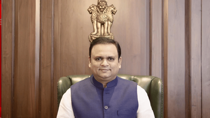 अखरे प्रकरण पेटलंच! रिक्षावाल्यांसारखं नार्वेकरांनाही मारायचं का? बड्या नेत्याचं ते तुफान विधान चर्चेत अखरे प्रकरण पेटलंच! रिक्षावाल्यांसारखं नार्वेकरांनाही मारायचं का? बड्या नेत्याचं ते तुफान विधान चर्चेत