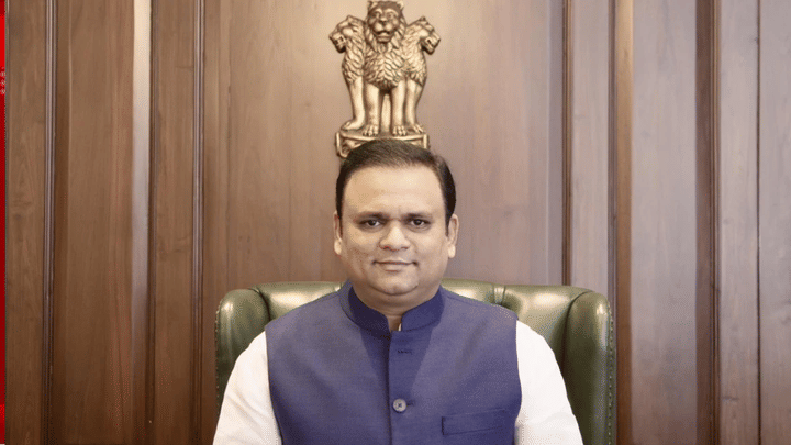 अखरे प्रकरण पेटलंच! रिक्षावाल्यांसारखं नार्वेकरांनाही मारायचं का? बड्या नेत्याचं ते तुफान विधान चर्चेत अखरे प्रकरण पेटलंच! रिक्षावाल्यांसारखं नार्वेकरांनाही मारायचं का? बड्या नेत्याचं ते तुफान विधान चर्चेत