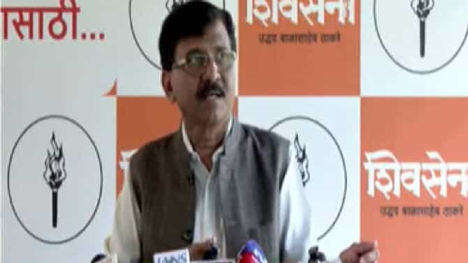 Sanjay Raut : ये जिना भी क्या जिना है लल्लू? फुटीर खासदार मुंबईत येताच संजय राऊतांचं ट्विट