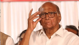 एक गट इकडे म्हणतंय तर दुसरं तिकडे; राष्ट्रवादी शदर पवार गटाचं विलीनीकर.